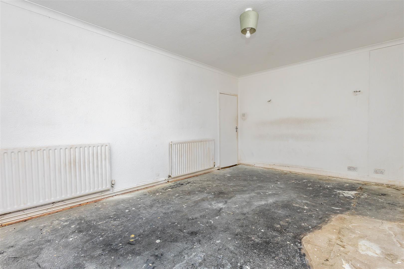 2 bed property in Green Drive, Preston